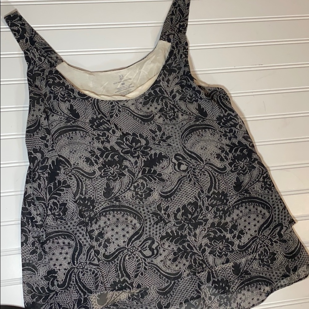 Gorgeous lace-inspired top!